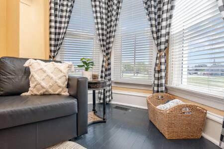 Beautiful Downstairs 1Bed 1Bth Charmer- Pet Friendly Michigan City Exteriér fotografie